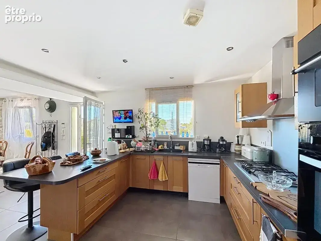 MARSEILLE 13e (Les Olives) – Propriété de 167 m² : Grande Maison Familiale ou Jusqu'à 4 Logements Indépendants Piscine Garages & - photo 5