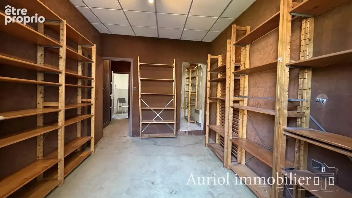 AURIOL Immeuble 200 m2 avec Commerce, Bureau et Appartement - photo 7