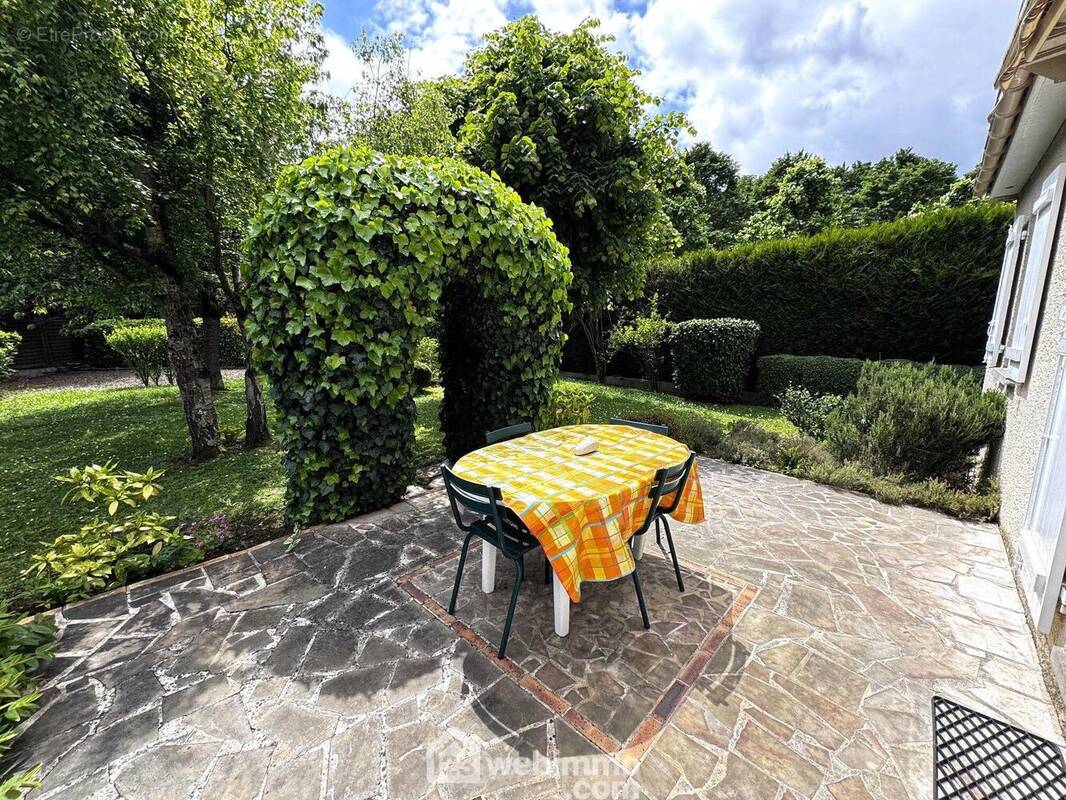 donnant sur cette belle terrasse - Maison à BONDOUFLE