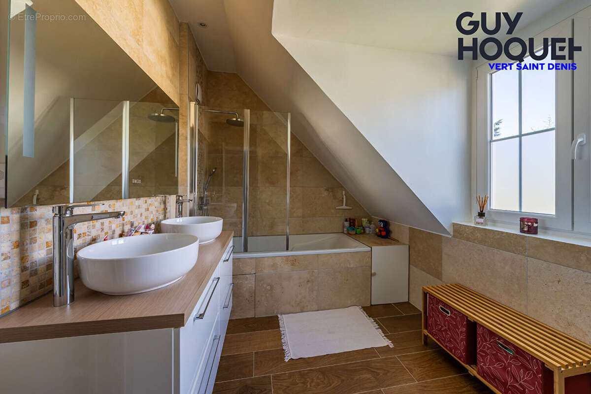 Maison à VERT-SAINT-DENIS