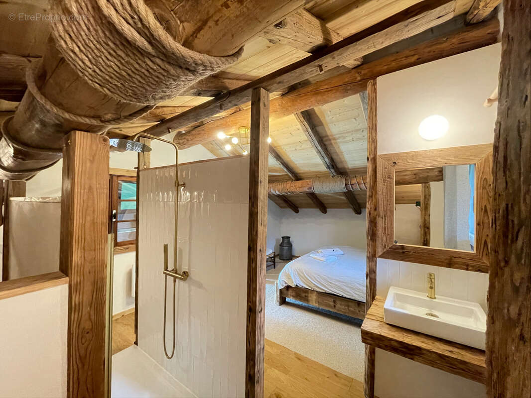 Maison à NOTRE-DAME-DE-BELLECOMBE