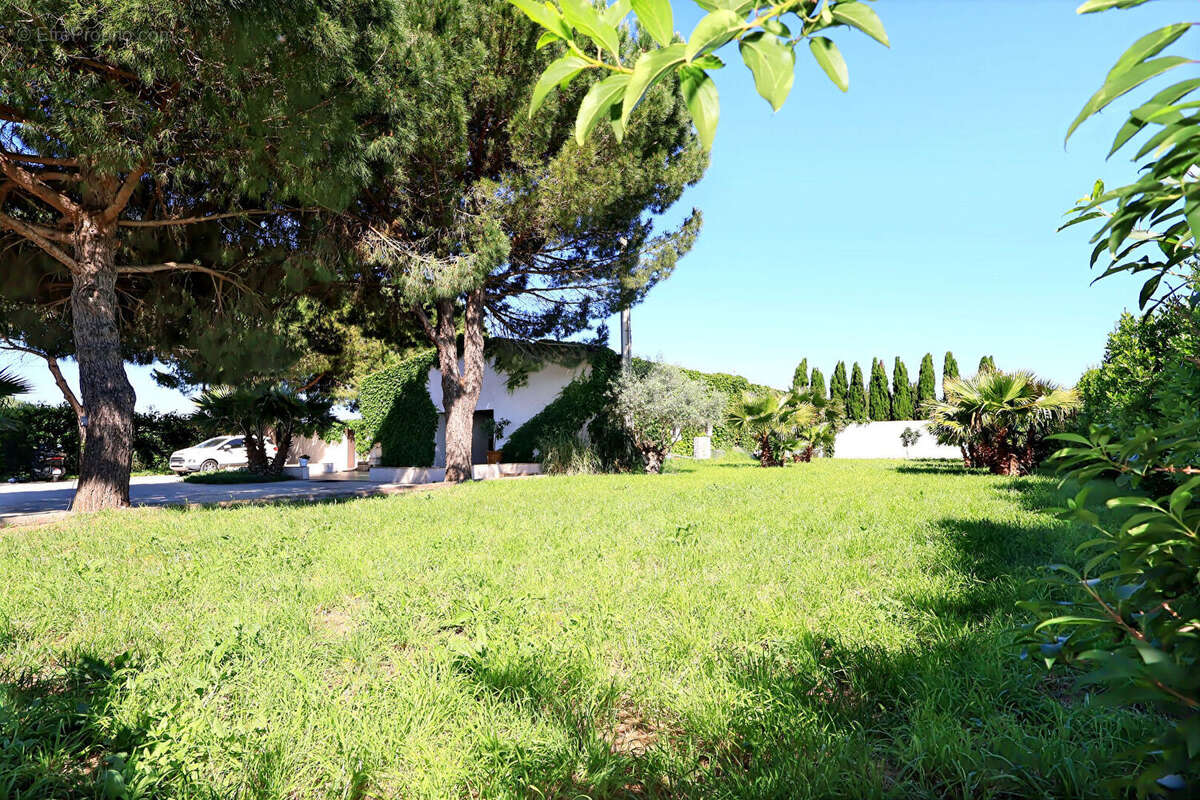 Maison à MAUGUIO