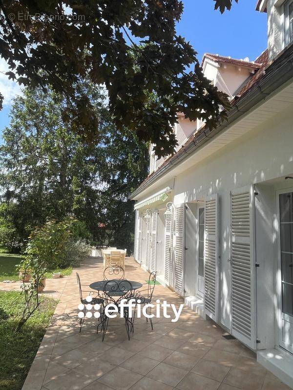 Maison à FONTAINE-LE-PORT