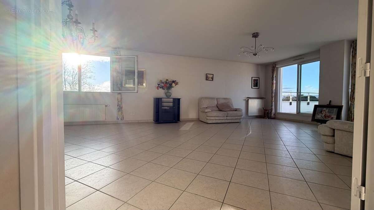 Photo 2 - Appartement à LA TOUR-DE-SALVAGNY