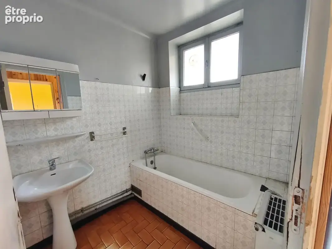 Maison avec dépendance et grange - photo 12