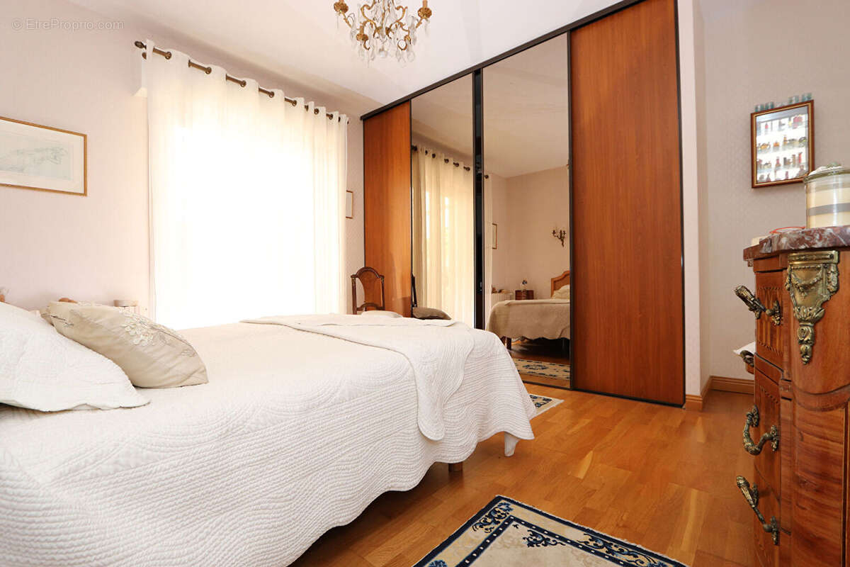 Vaste propriété de 225m² habitables sur terrain de 1919 m² arboré et paysagé - 5 chambres - photo 6