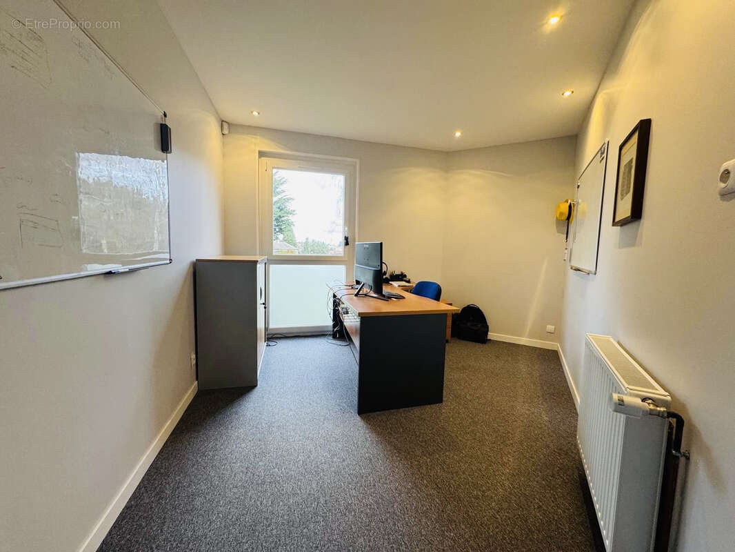 Commerce à SAINT-JUST-MALMONT