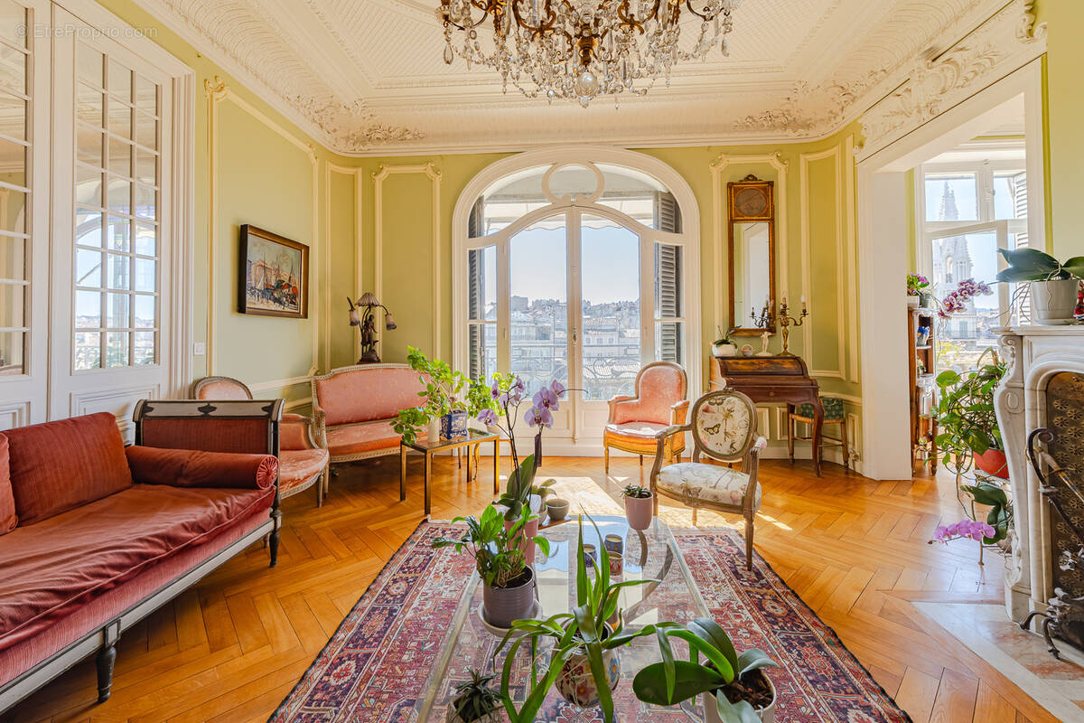 Appartement à MARSEILLE-1E