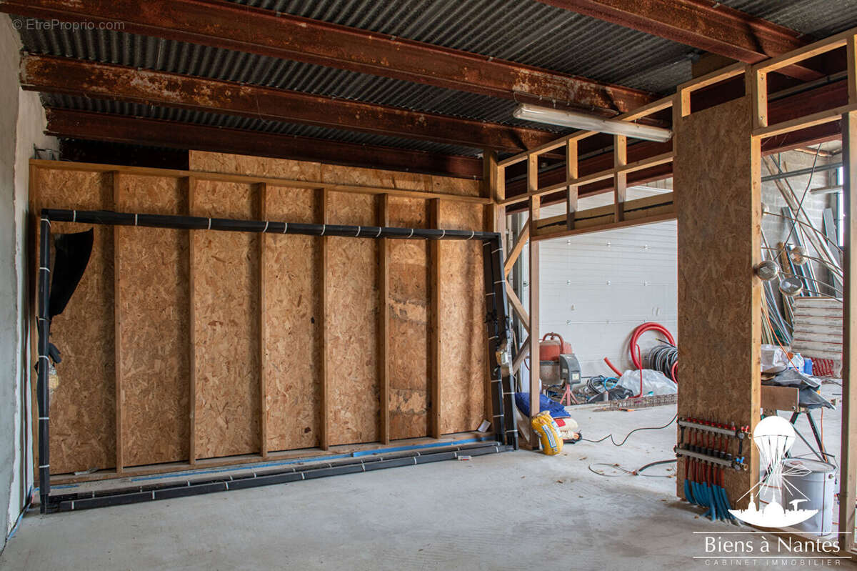 A vendre sevremoine local vitrine commerciale- appartement - hangar  - loft - photo 5