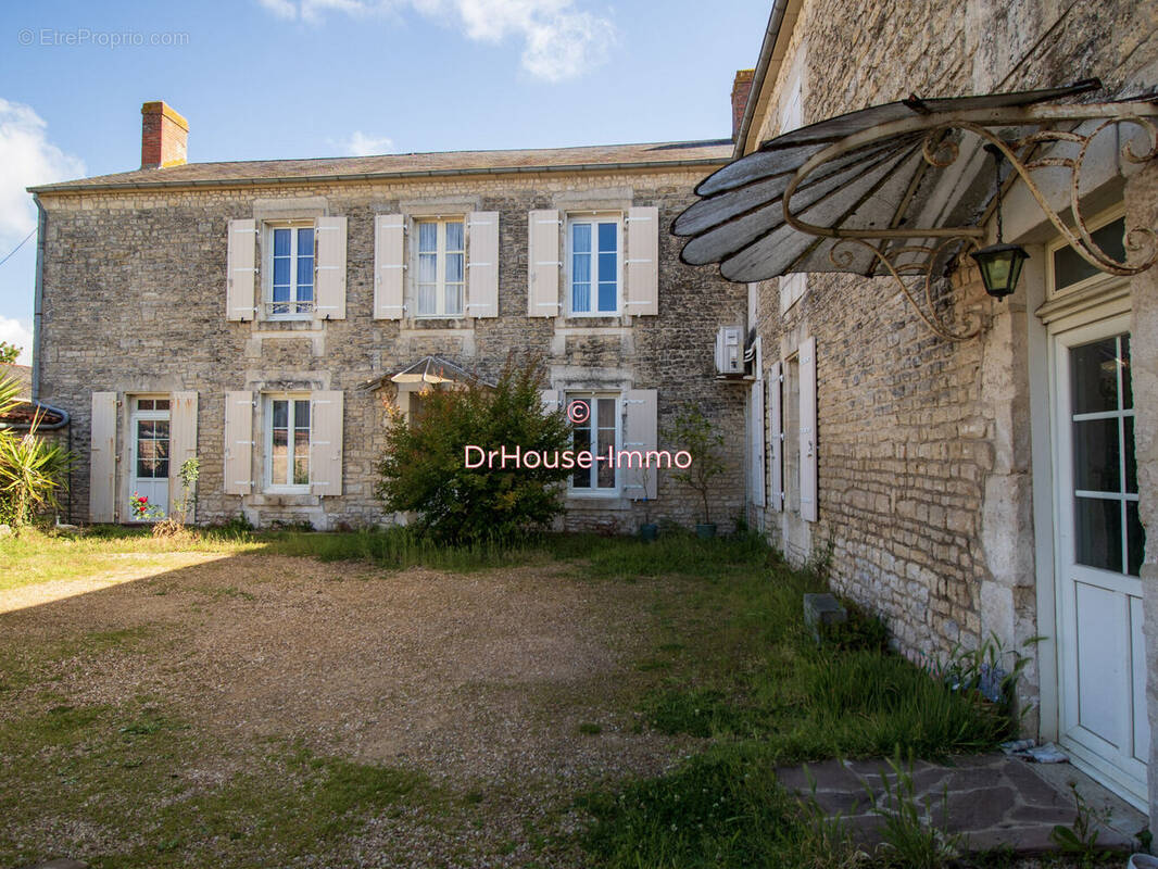 Maison à NALLIERS