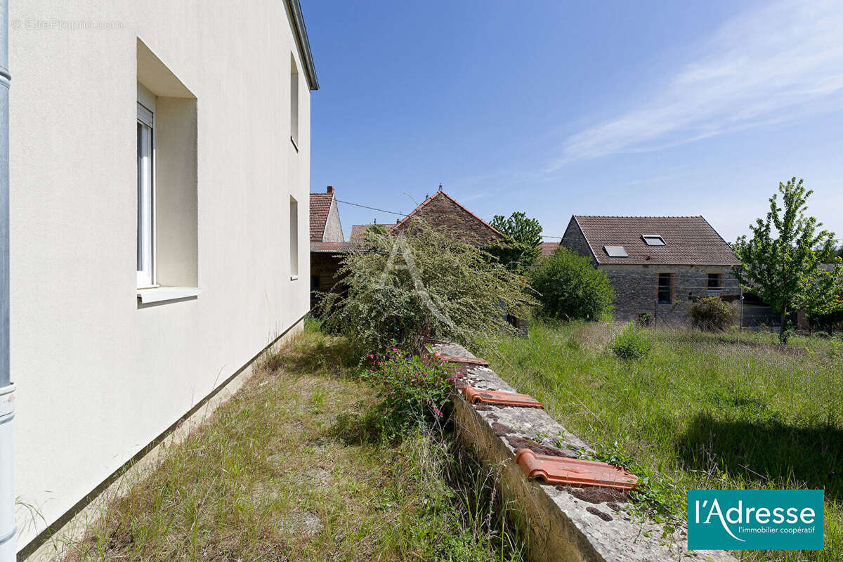 Maison à FAVEROLLES-ET-COEMY