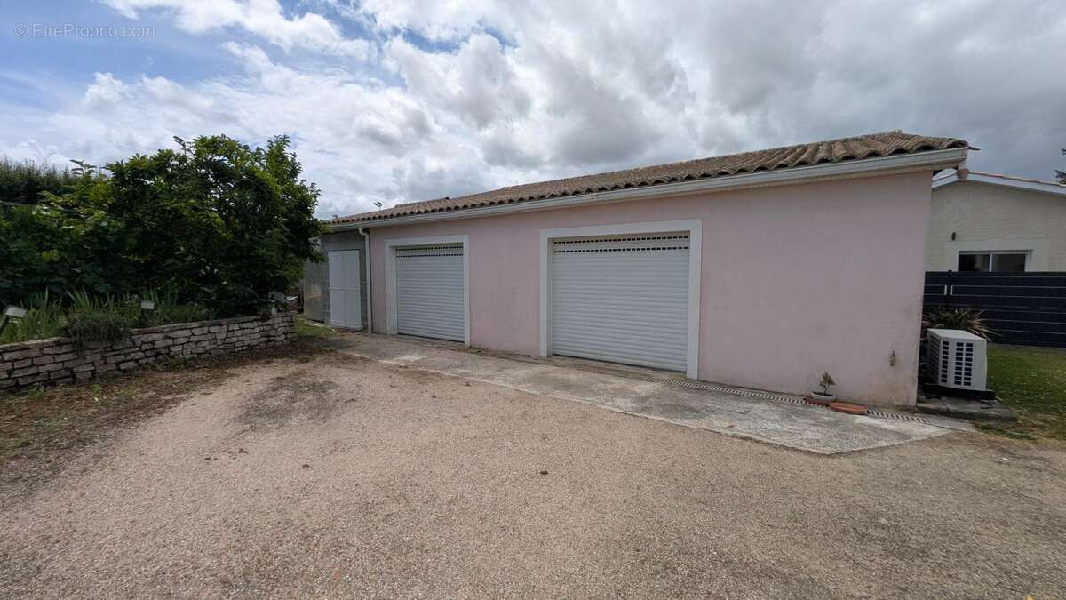 Maison à PRIGNAC-ET-MARCAMPS