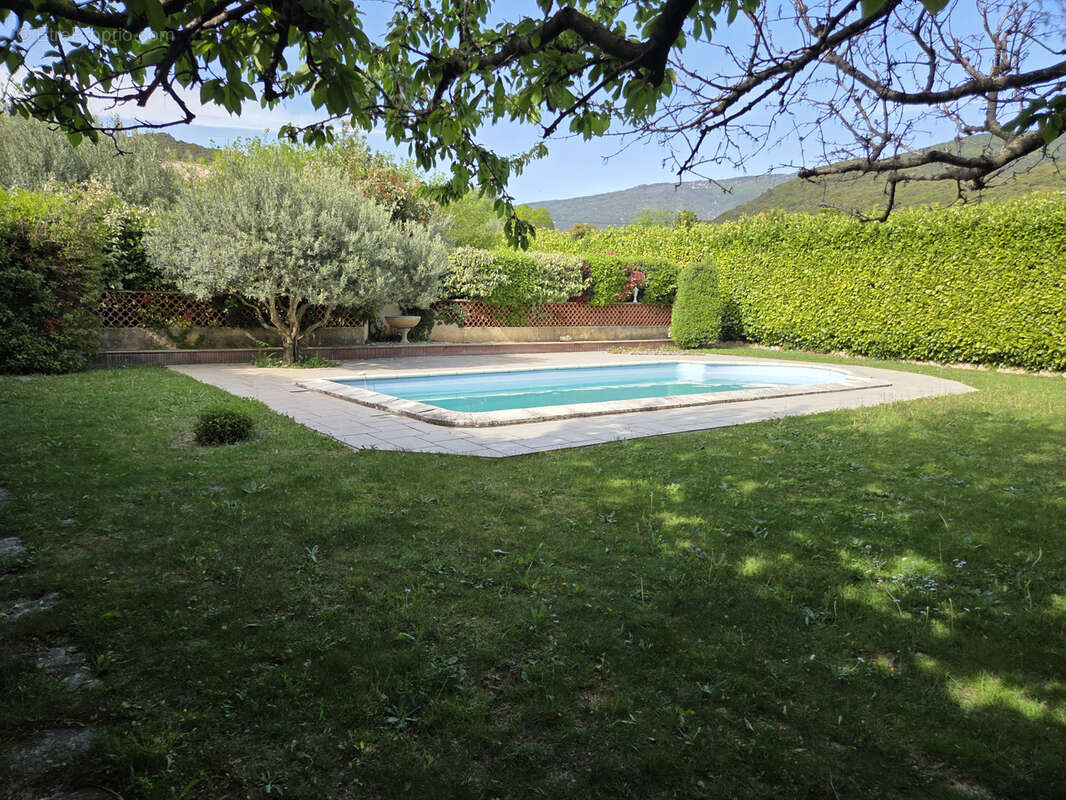 Maison à SAINT-PANTALEON-LES-VIGNES