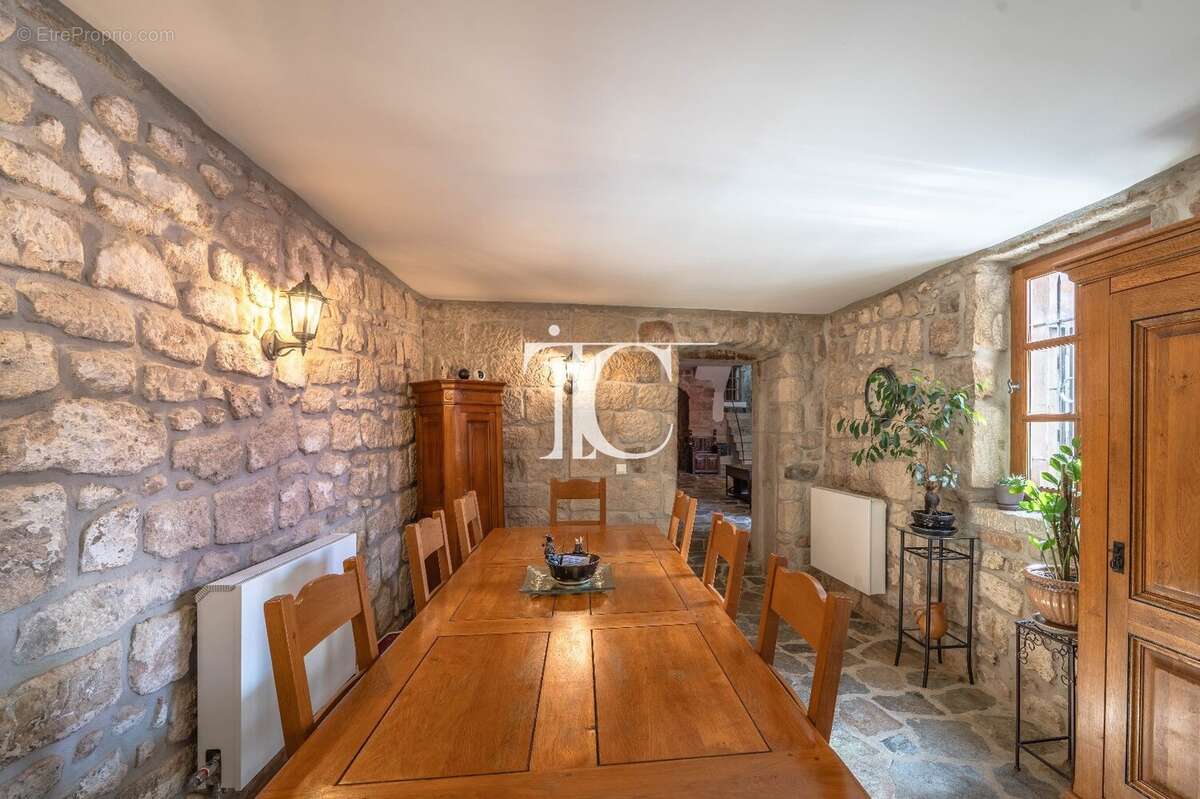 Maison à LABLACHERE