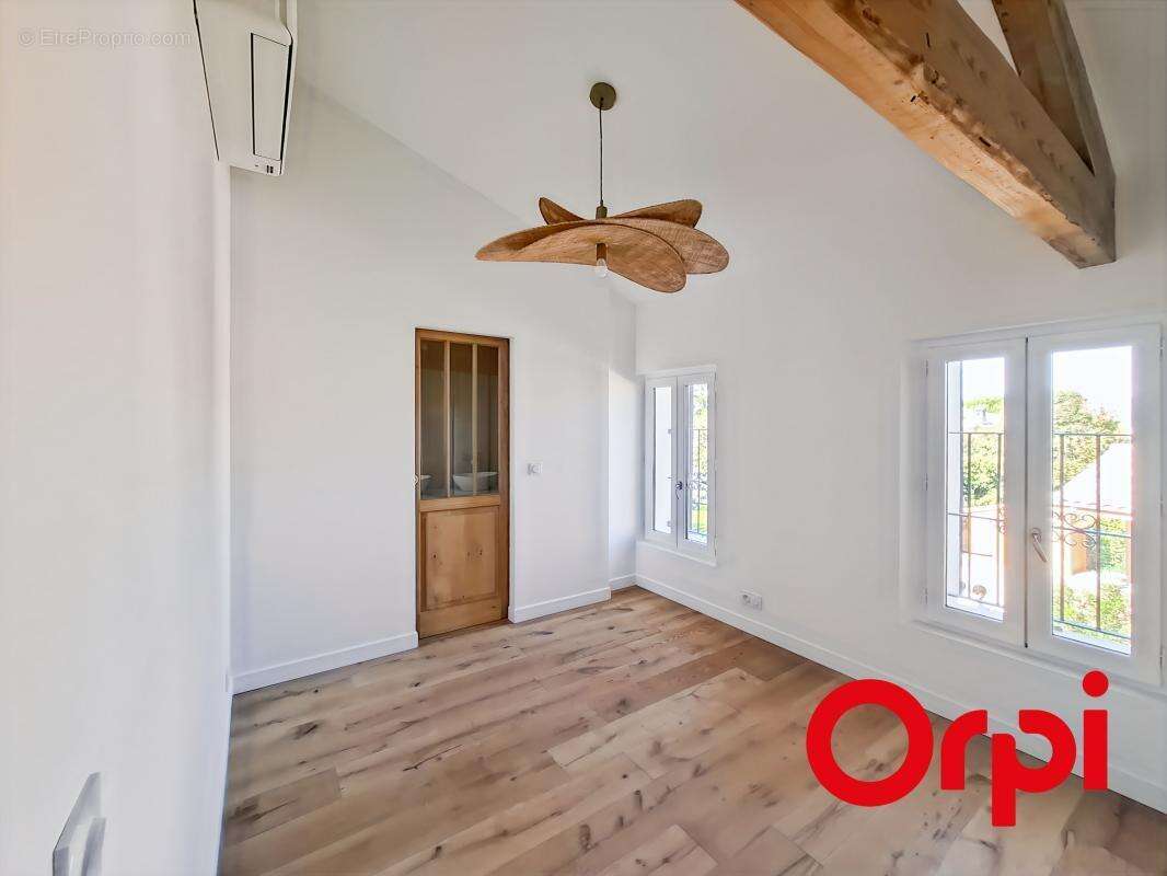 Maison à LE PUY-SAINTE-REPARADE