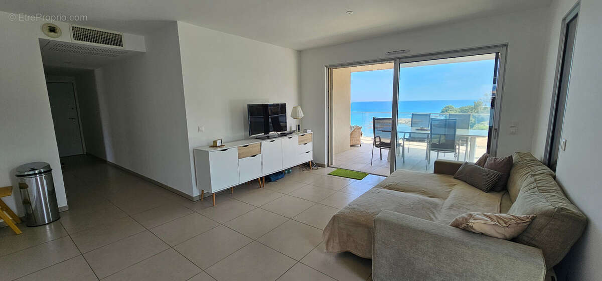 SOLENZARA (20) Appartement à vendre 3 pièces de 68m². avec terrasse de 31m². RÉSIDENCE PIEDS DANS L'EAU - photo 3