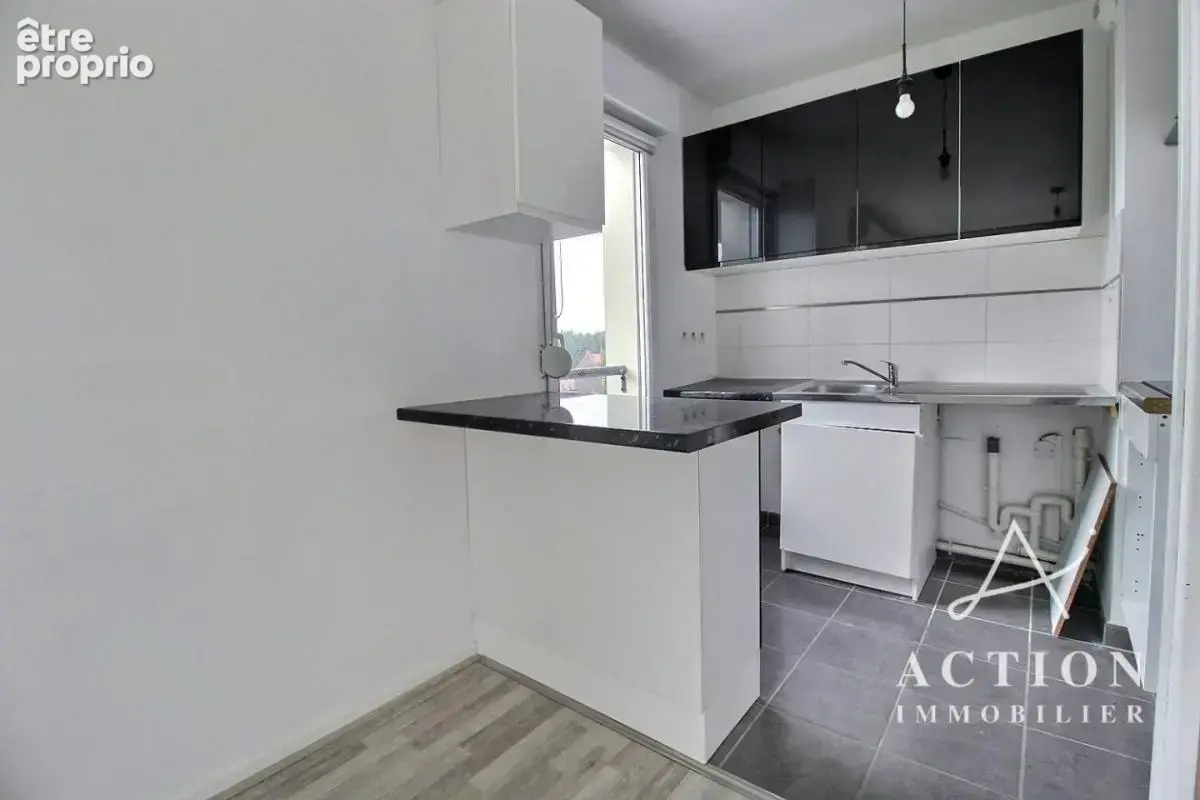 Wattrelos – t3 avec balcon, vue dégagée et 2 places de parking - photo 2