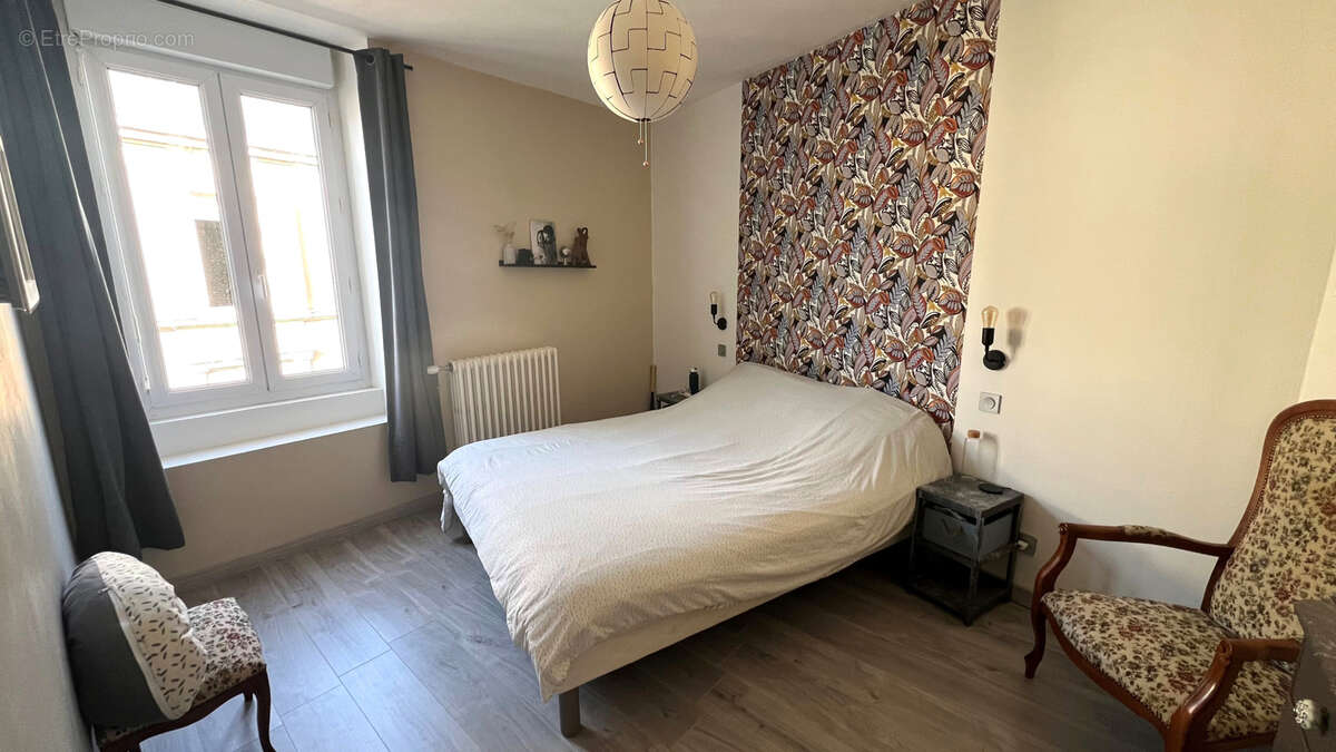 Maison à SAINT-CLEMENT-DE-LA-PLACE