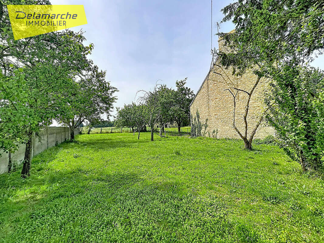 Grande maison en pierres à rénover avec dépendances à JUILLEY (50220) - photo 9
