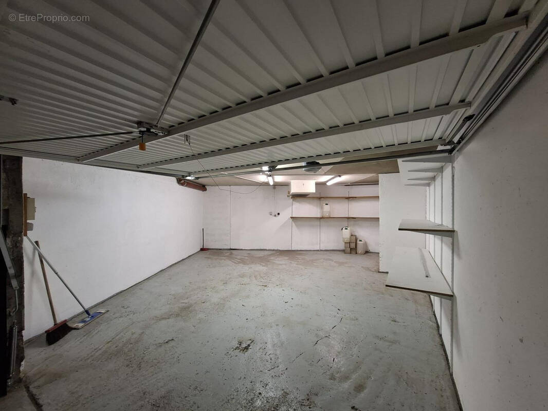 Parking à MANDELIEU-LA-NAPOULE