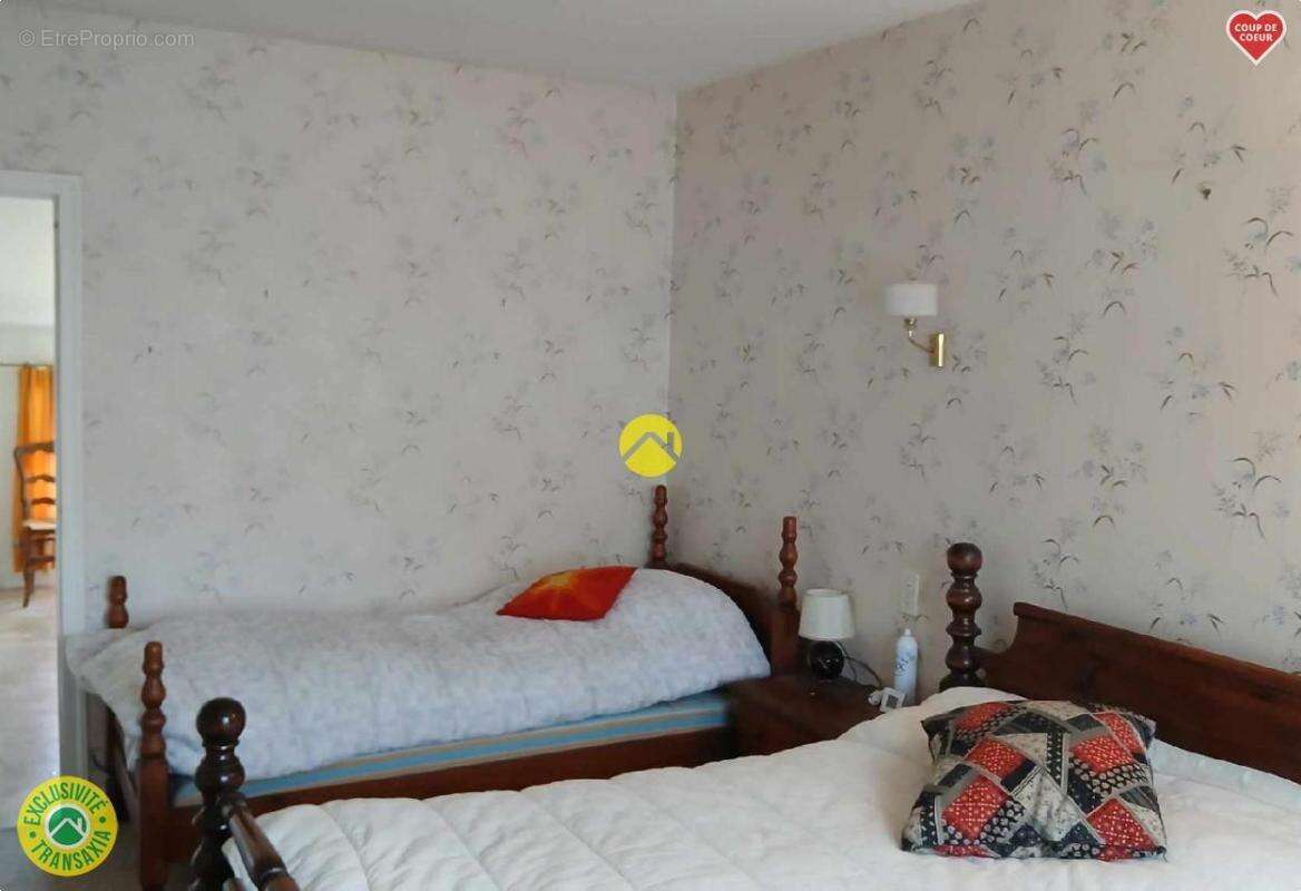 Maison à SAINT-ETIENNE-DE-FURSAC