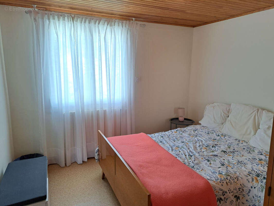 Maison très lumineuse sur un terrain clos de 304m2 avec un garage. - photo 10