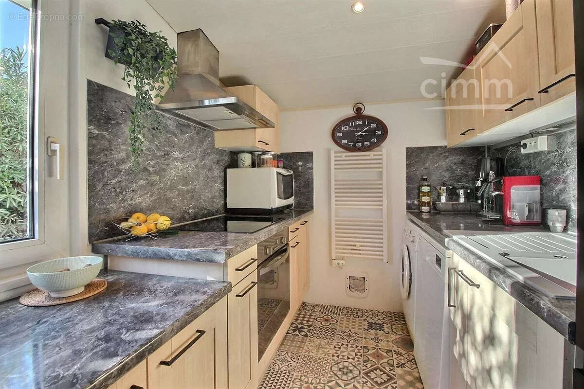 Maison à VIC-LA-GARDIOLE