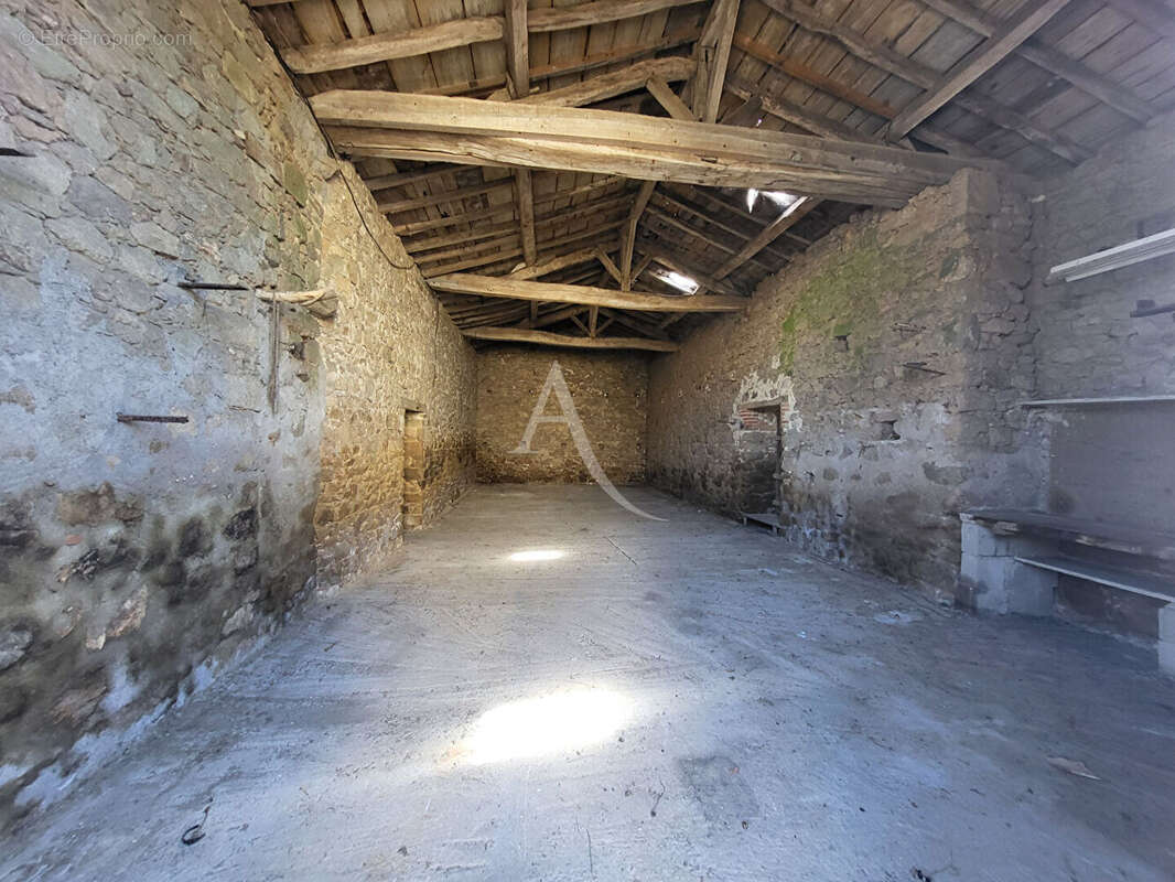 Maison à SAINT-PIERRE-DES-ECHAUBROGNES