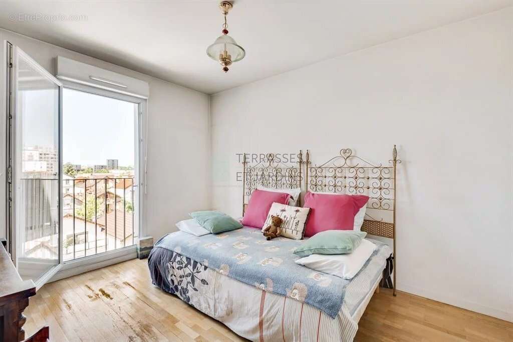 Appartement à LA COURNEUVE