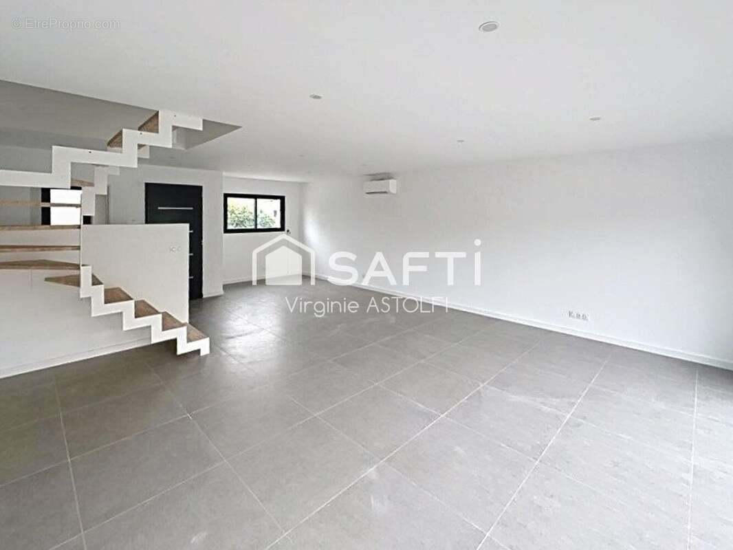 Photo 2 - Maison à BERAT