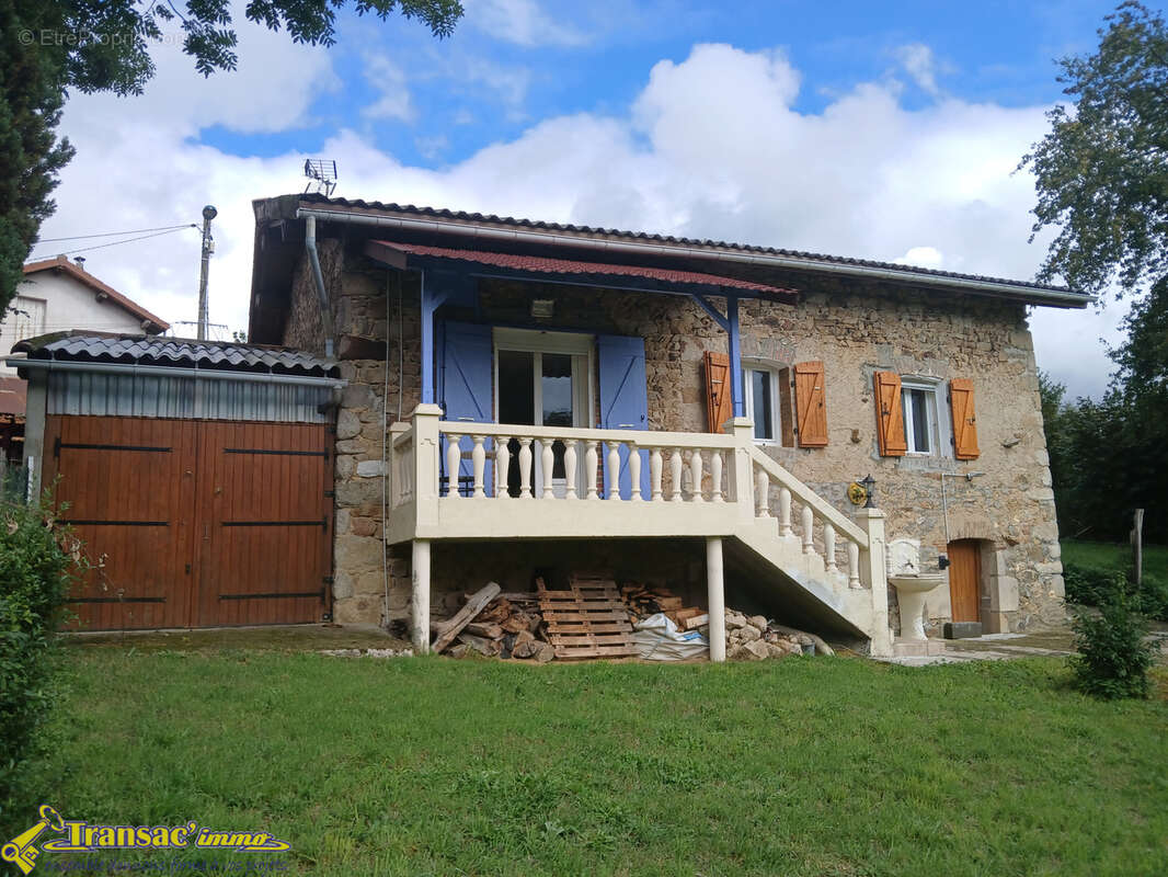 Maison à AUGEROLLES