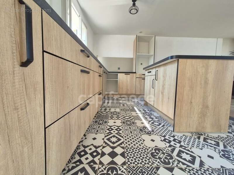 Maison à CHAILLEVETTE