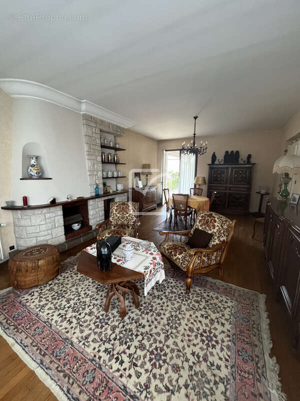 Maison à OBJAT