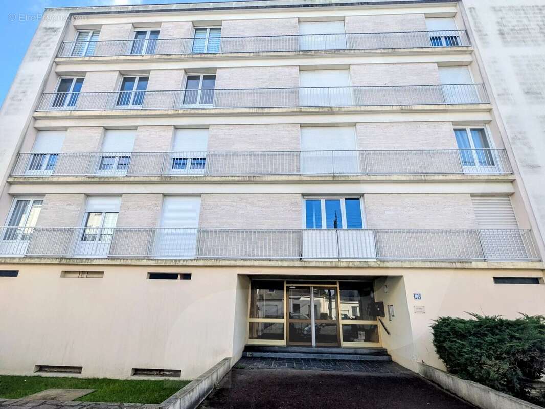 T2 de 48 m² avec balcon, parking couvert et caves – Rue Hector Berlioz - photo 8