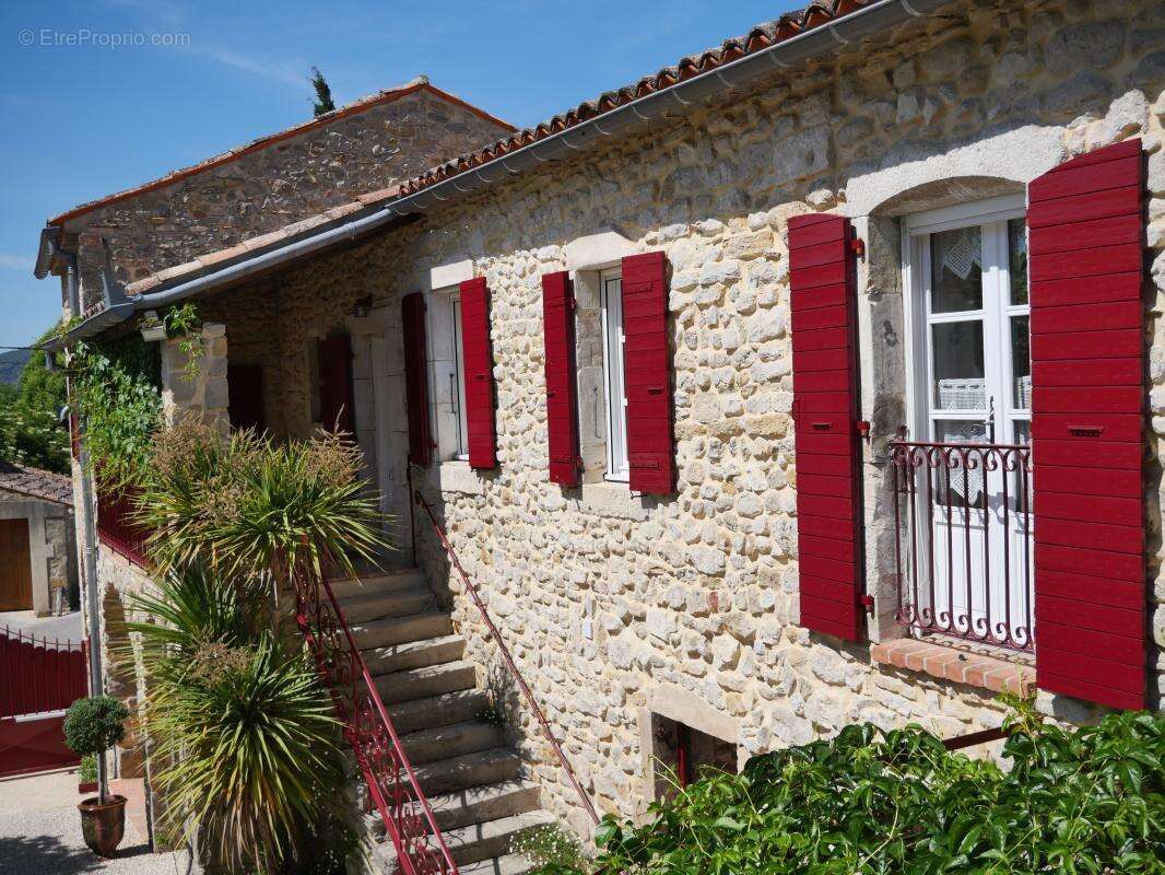 Maison à SAINT-JEAN-DE-MARUEJOLS-ET-AVEJAN