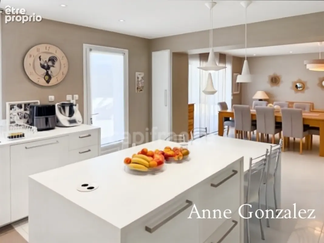 ORLEANS-SUD, à vendre belle maison familiale édifiée sur un beau jardin clos et paysager de 1130 m2 avec piscine, salle à manger - photo 6