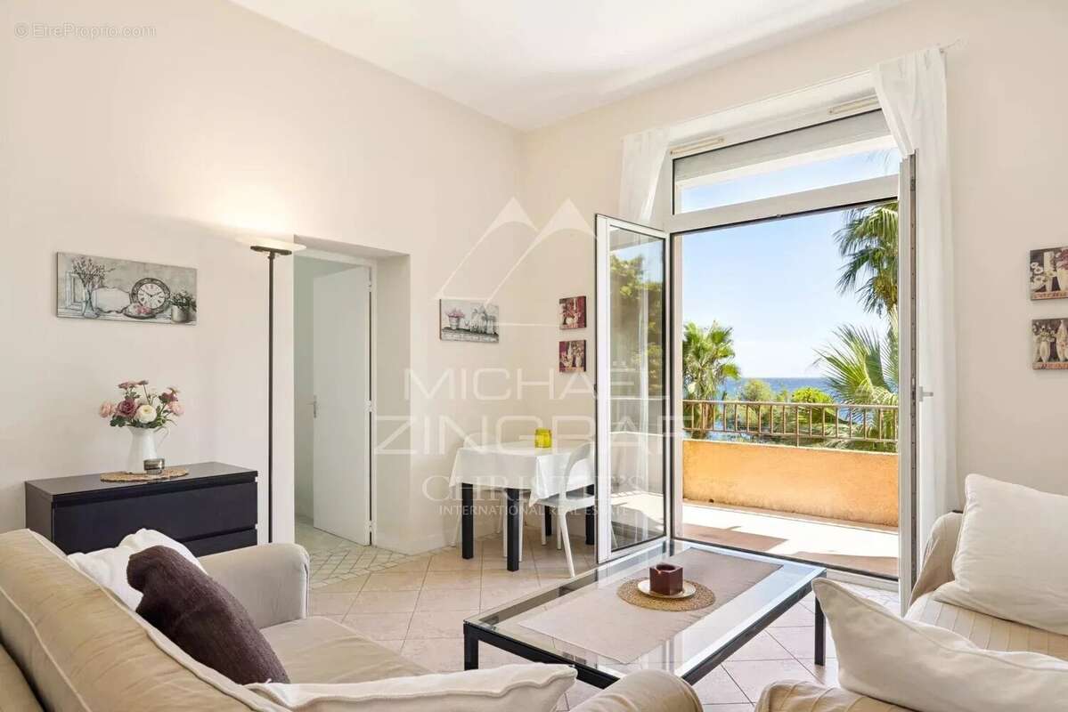 Appartement à VALLAURIS