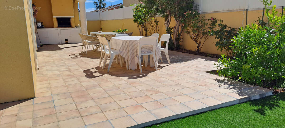 Maison à MAUGUIO