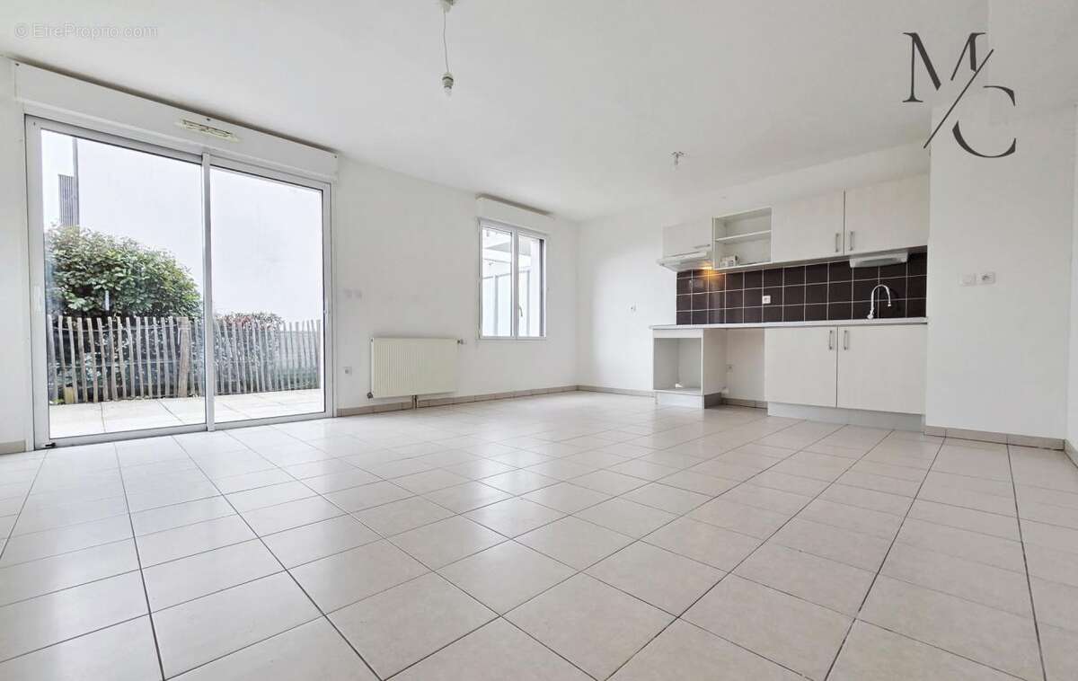 Appartement à BEAUZELLE