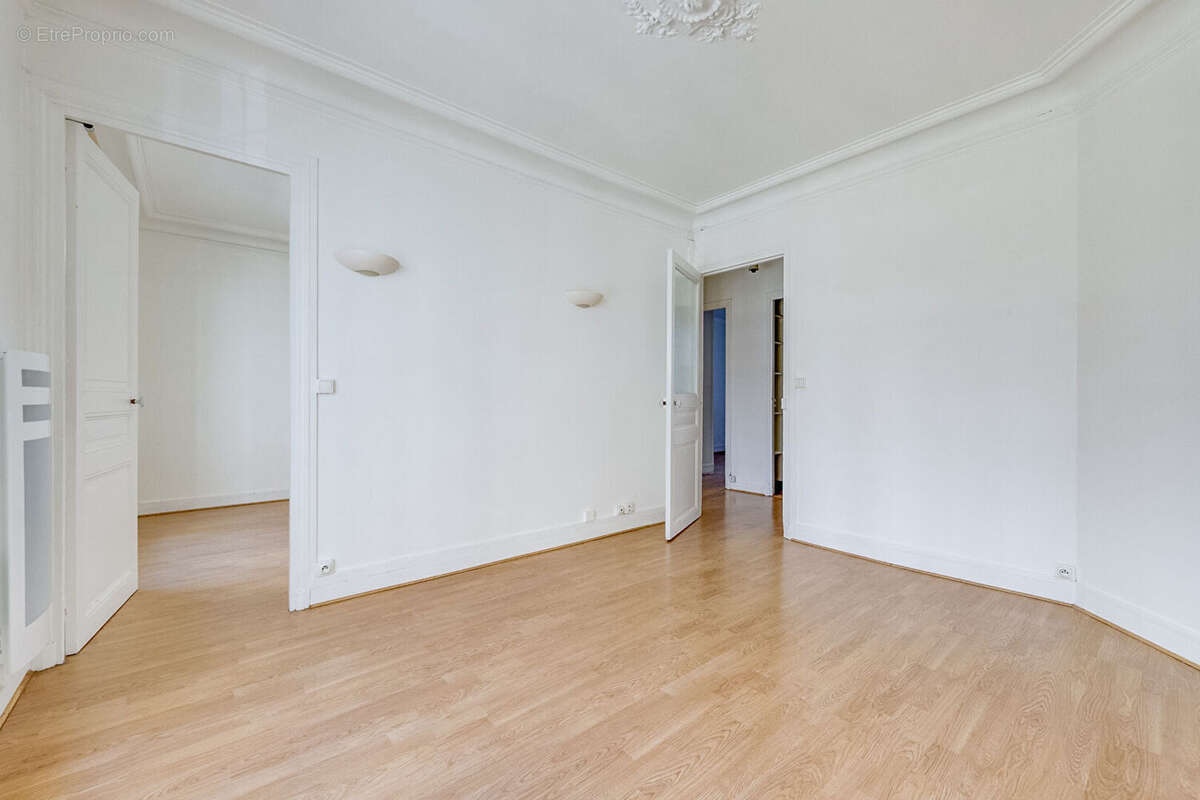 Appartement à PARIS-14E