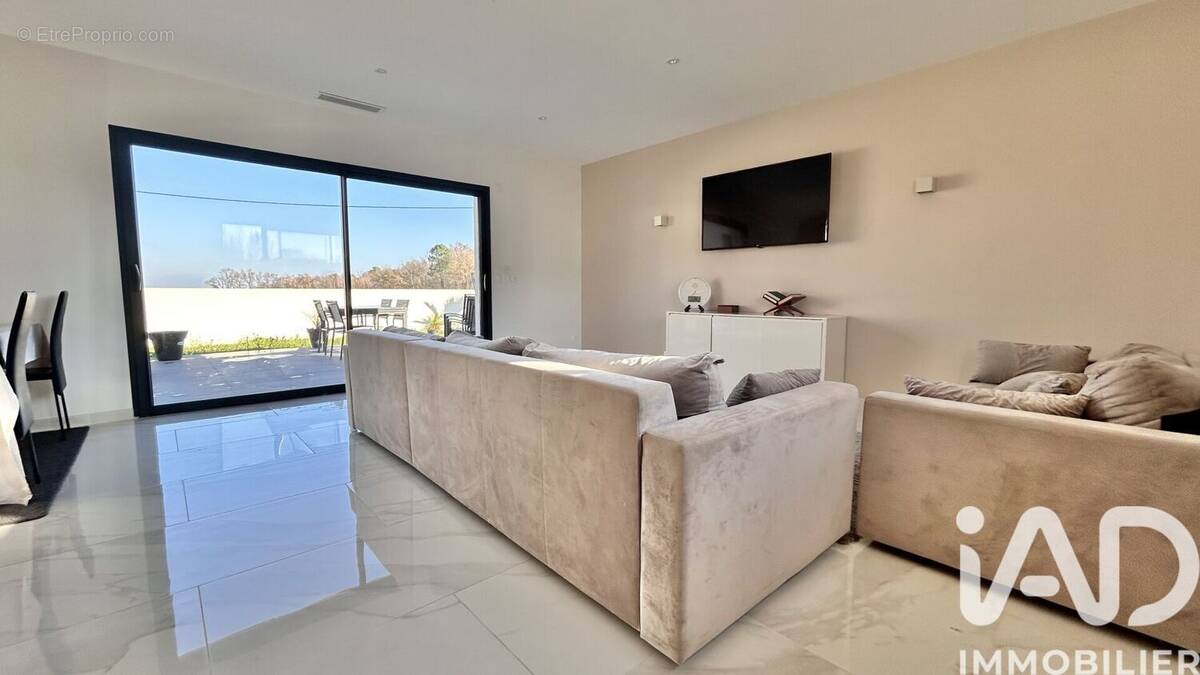 Photo 1 - Maison à MONTUSSAN