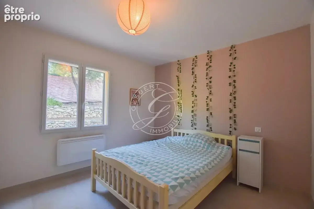 A VENDRE LORGUES - Villa traditionnelle avec piscine et vue dégagée - photo 12