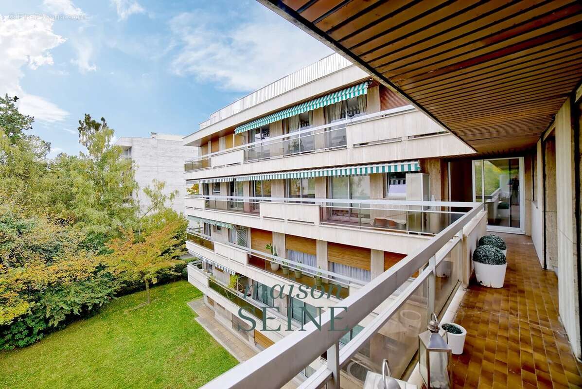 Appartement à NEUILLY-SUR-SEINE