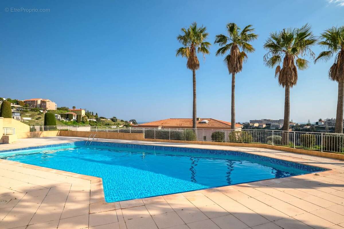 Nice – ouest - 5 pièces – 100 m² – terrasse – aperçu mer – piscine – parking - photo 2