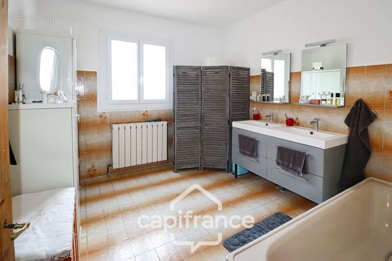 Maison à LA CADIERE-D'AZUR