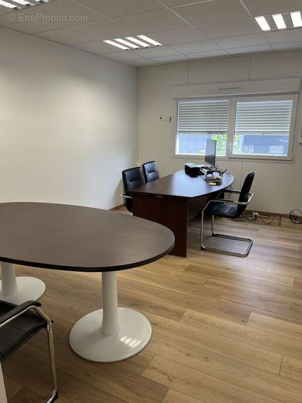 Commerce 641 m² à Bruz  - photo 3