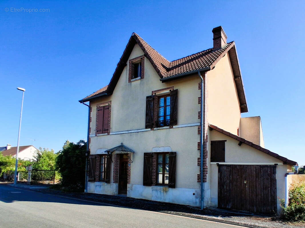 Maison à LA BUSSIERE