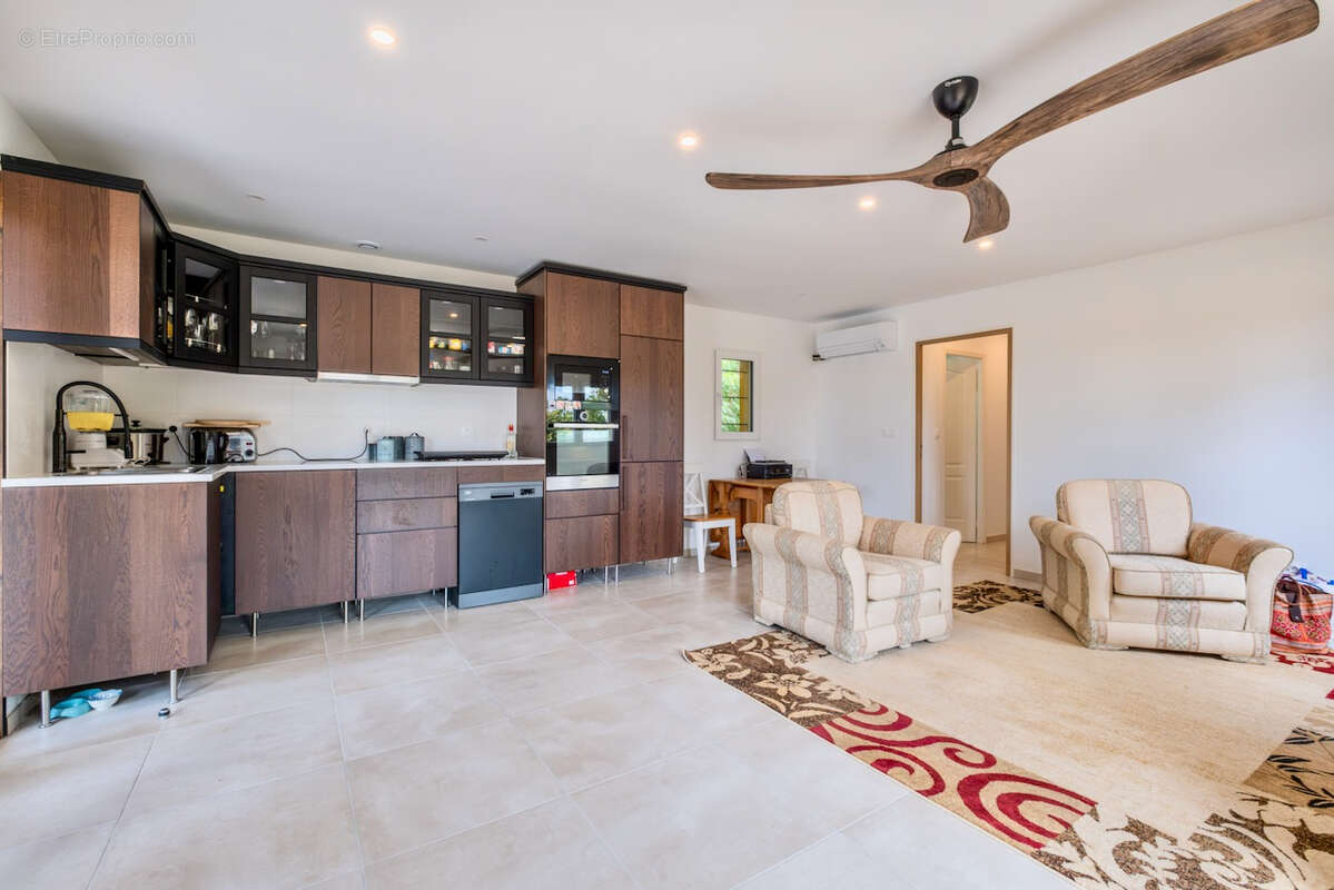 Maison de prestige d'environ 423m2 avec vue panoramique, piscine, gîte indépendant de 80m2 et prestations haut de gamme dans le  - photo 11