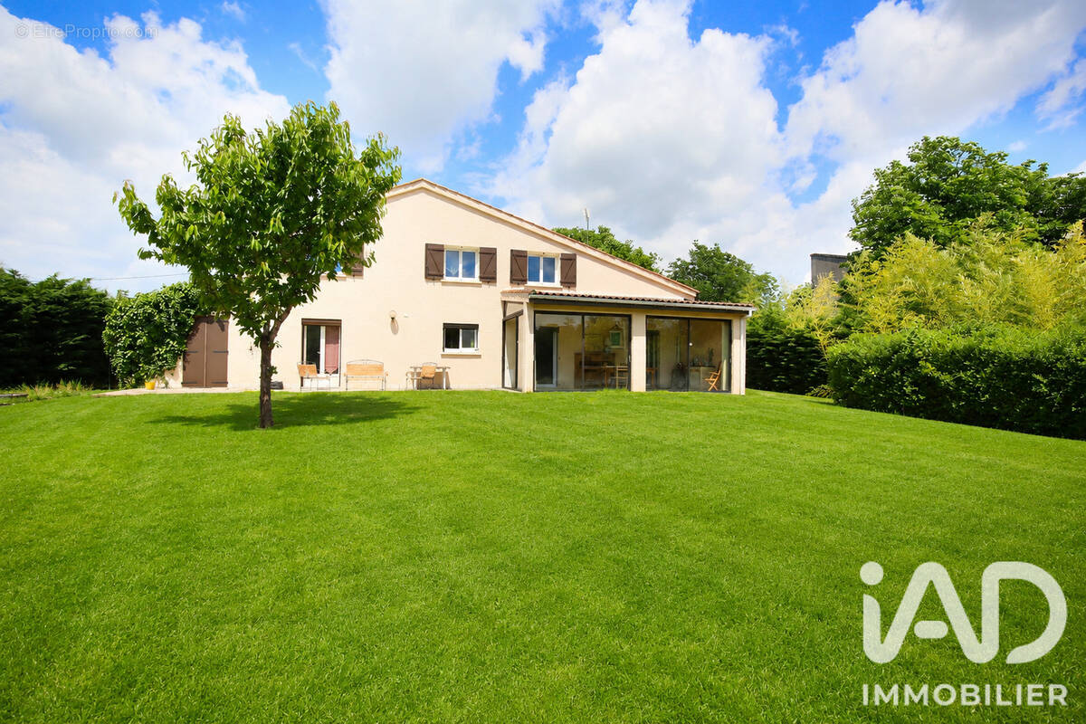 Maison 190 m² à Montberon  - photo 1