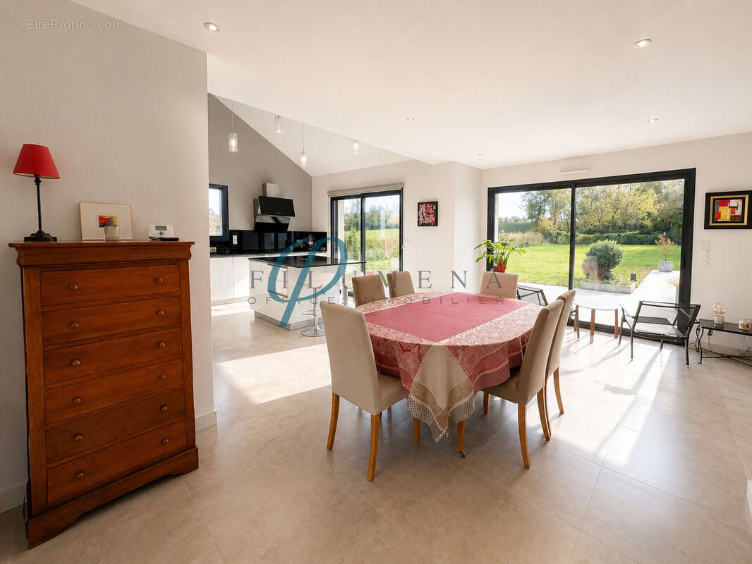 À VENDRE Maison contemporaine de160 m2, Terrain +1500 m2, Calme absolu et vue dégagée, garage. - photo 3